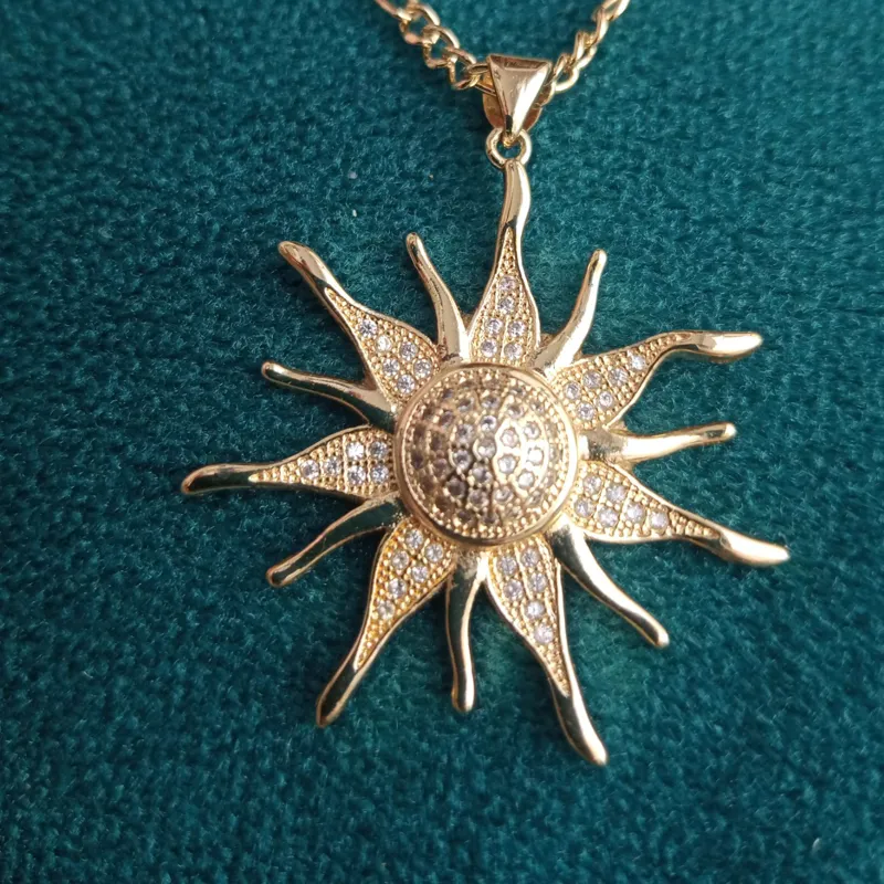 Collier Élégance Solaire 4