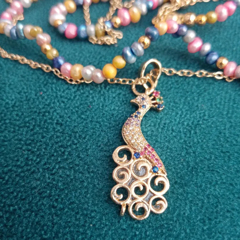Collier Paon Pastel 3